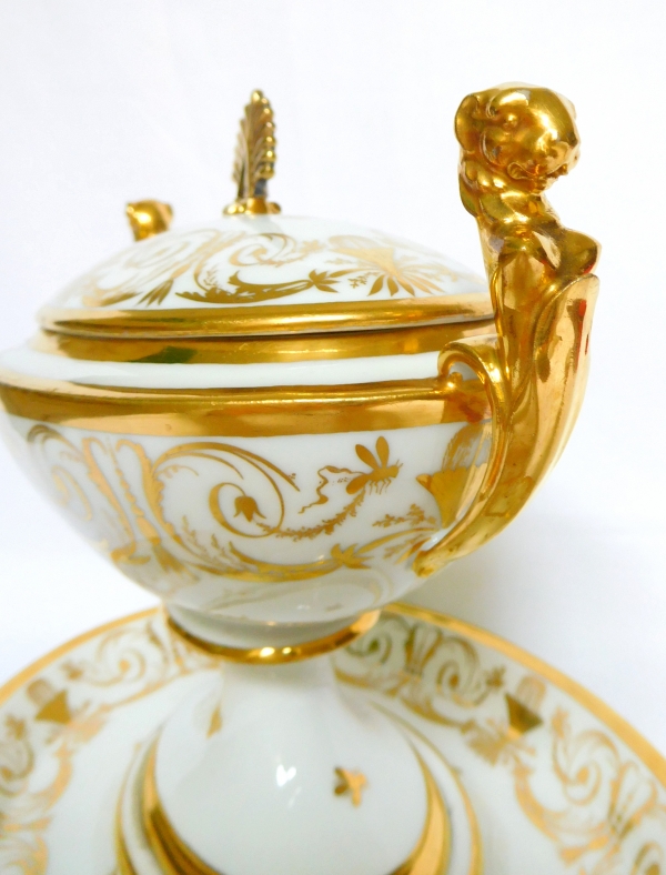 Manufacture de Locré - saucière d'époque Consulat ou Empire en porcelaine dorée