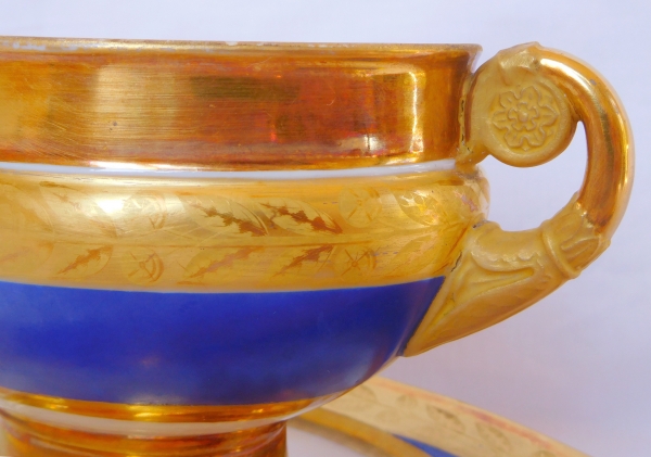 Sucrier ou saucière Empire en porcelaine bleue et or, Manufacture Schoelcher