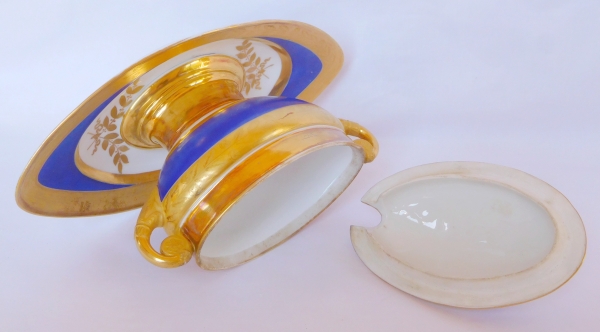 Sucrier ou saucière Empire en porcelaine bleue et or, Manufacture Schoelcher