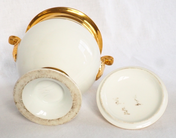 Paris porcelain coffee set enhanced with fine gold : coffee pot, sugar pot, milk jug