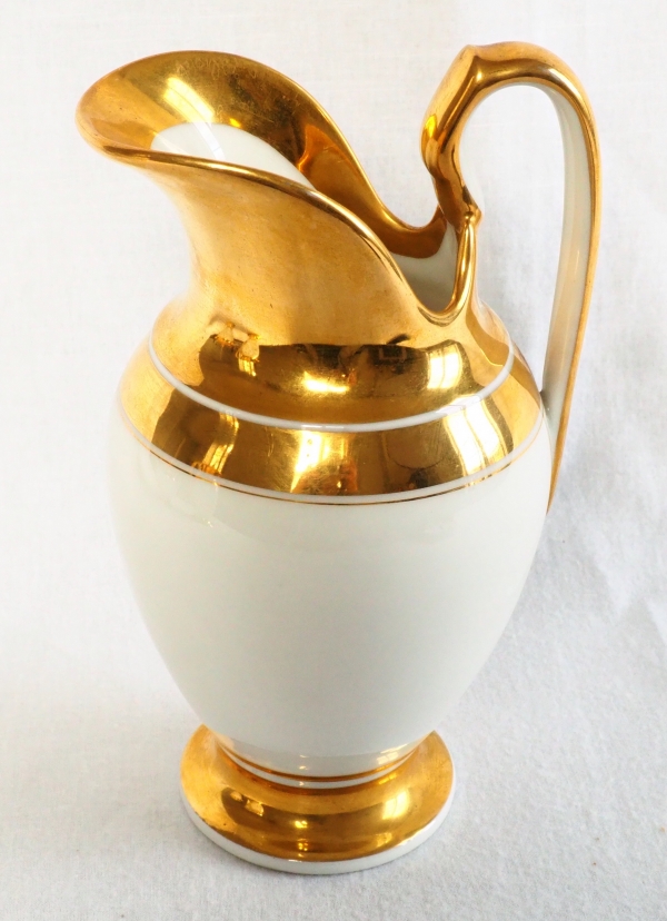 Paris porcelain coffee set enhanced with fine gold : coffee pot, sugar pot, milk jug