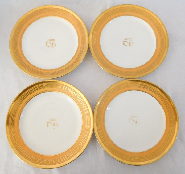 Empire Paris porcelain dessert set for a count : 8 plates and a cake dish, 19th century