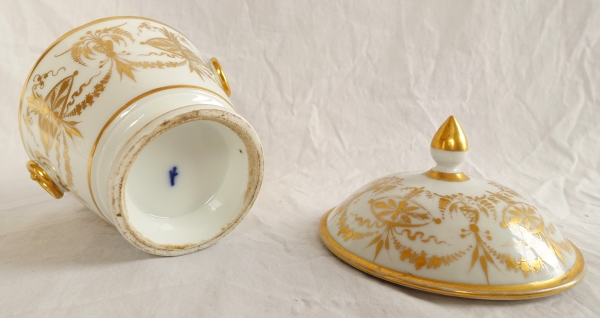 Manufacture de Locré : service à café pour 12 personnes en porcelaine dorée, époque Directoire - 17 pièces