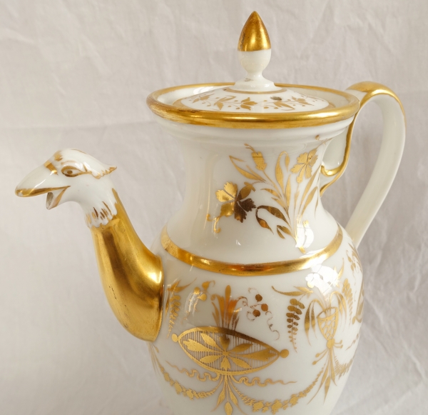 Manufacture de Locré : service à café pour 12 personnes en porcelaine dorée, époque Directoire - 17 pièces