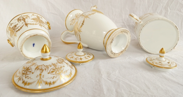 Manufacture de Locré : service à café pour 12 personnes en porcelaine dorée, époque Directoire - 17 pièces