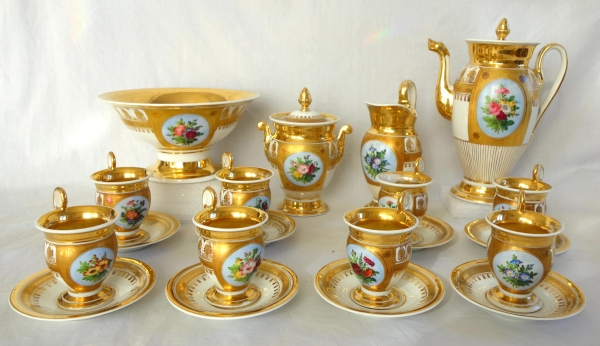 Service à café complet pour 8, porcelaine dorée florale, époque Empire Restauration - 12 pièces