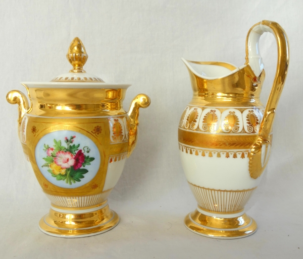 Service à café complet pour 8, porcelaine dorée florale, époque Empire Restauration - 12 pièces