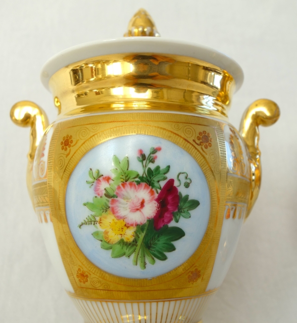 Service à café complet pour 8, porcelaine dorée florale, époque Empire Restauration - 12 pièces