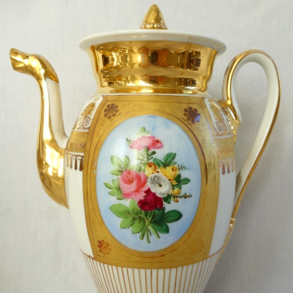 Service à café complet pour 8, porcelaine dorée florale, époque Empire Restauration - 12 pièces