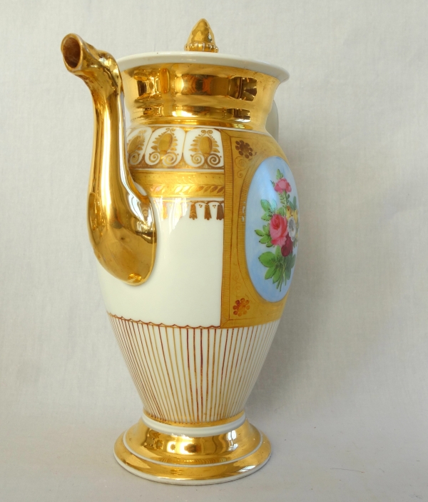 Service à café complet pour 8, porcelaine dorée florale, époque Empire Restauration - 12 pièces