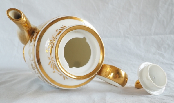 Nast : Empire Paris porcelain coffee set for 12 guests enhanced with fine gold - early 19th century