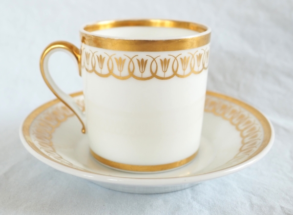 Nast : Empire Paris porcelain coffee set for 12 guests enhanced with fine gold - early 19th century