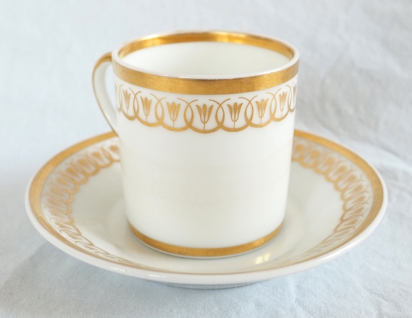 Nast : Empire Paris porcelain coffee set for 12 guests enhanced with fine gold - early 19th century