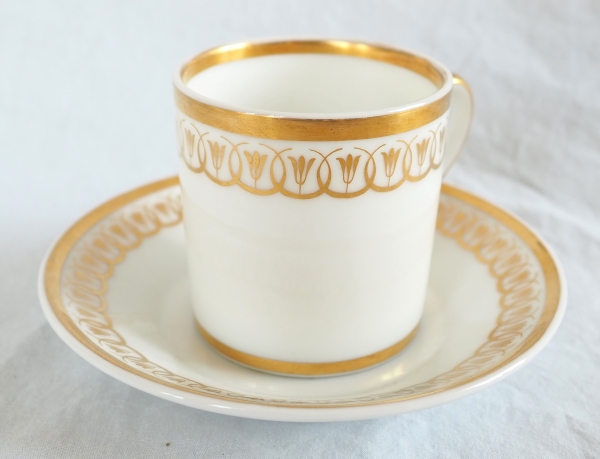 Nast : Empire Paris porcelain coffee set for 12 guests enhanced with fine gold - early 19th century