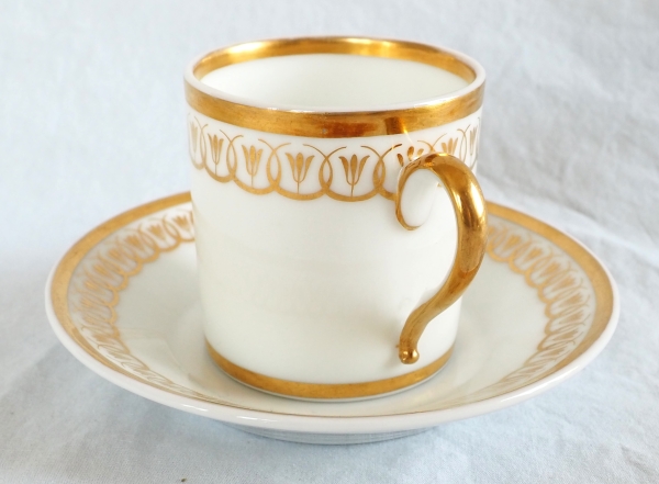 Nast : Empire Paris porcelain coffee set for 12 guests enhanced with fine gold - early 19th century