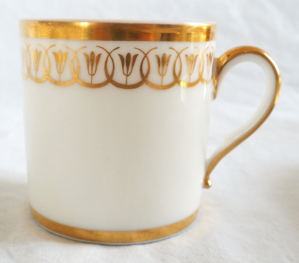 Nast : Empire Paris porcelain coffee set for 12 guests enhanced with fine gold - early 19th century