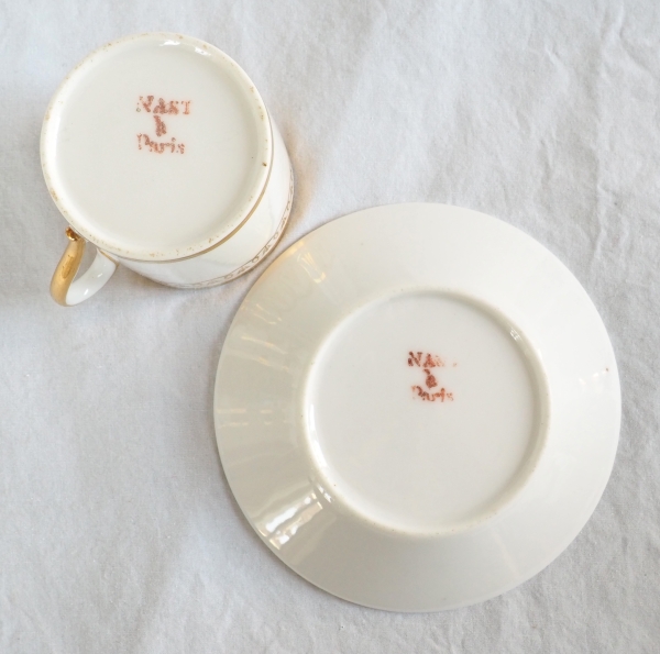 Nast : Empire Paris porcelain coffee set for 12 guests enhanced with fine gold - early 19th century