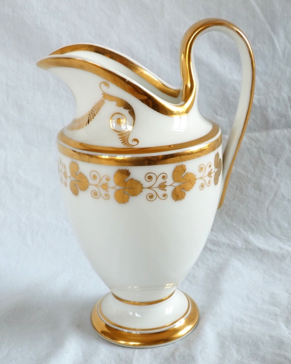 Nast : Empire Paris porcelain coffee set for 12 guests enhanced with fine gold - early 19th century