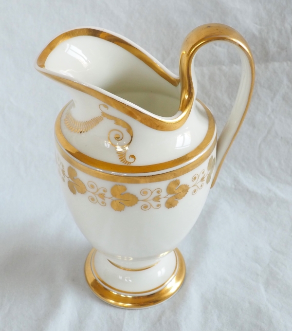 Nast : Empire Paris porcelain coffee set for 12 guests enhanced with fine gold - early 19th century