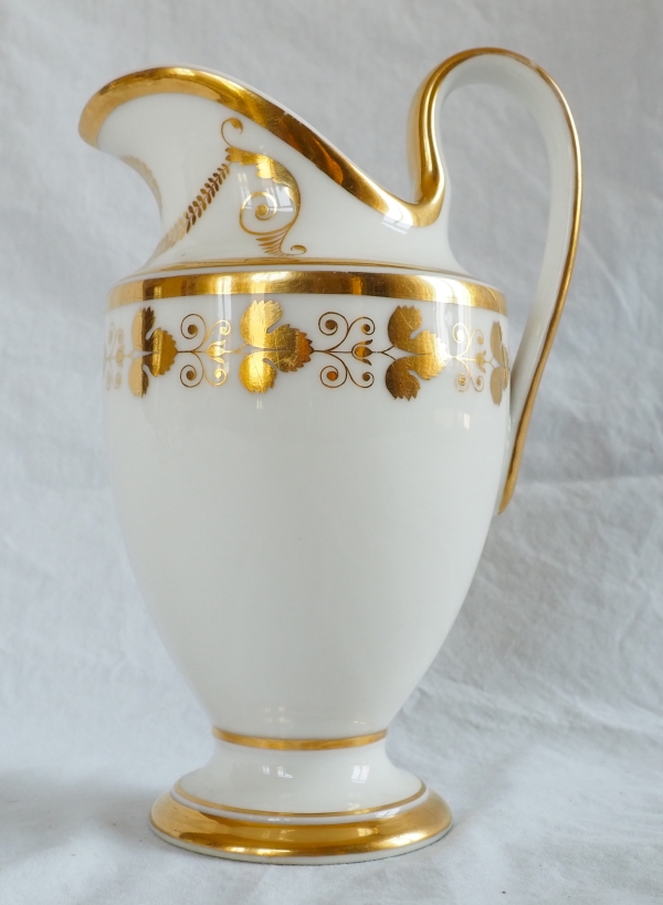 Nast : Empire Paris porcelain coffee set for 12 guests enhanced with fine gold - early 19th century