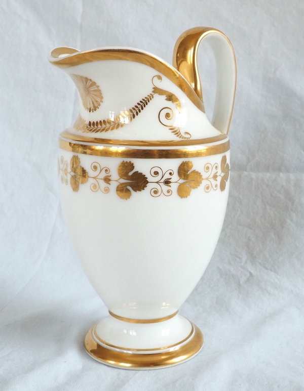 Nast : Empire Paris porcelain coffee set for 12 guests enhanced with fine gold - early 19th century