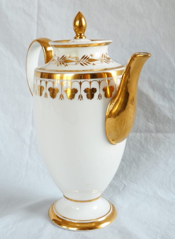 Nast : Empire Paris porcelain coffee set for 12 guests enhanced with fine gold - early 19th century