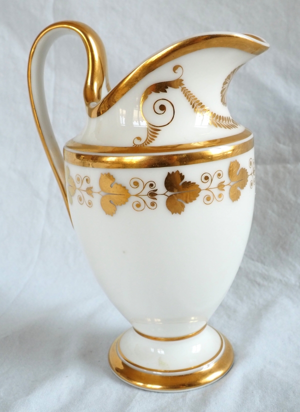 Nast : Empire Paris porcelain coffee set for 12 guests enhanced with fine gold - early 19th century