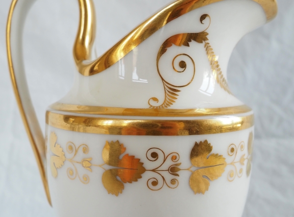 Nast : Empire Paris porcelain coffee set for 12 guests enhanced with fine gold - early 19th century
