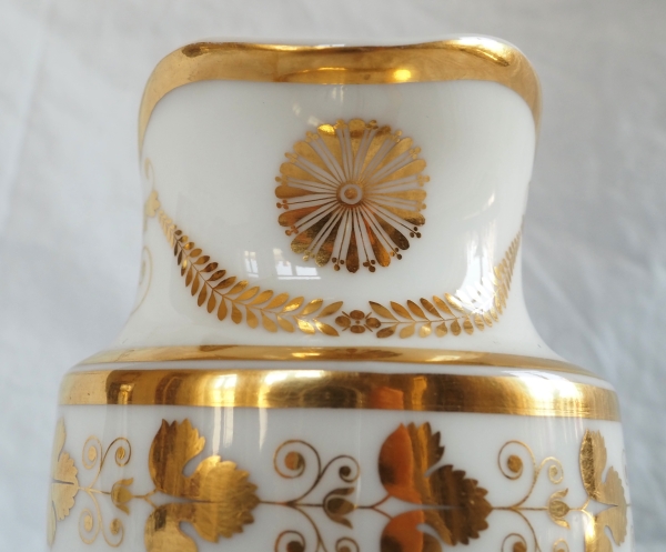 Nast : Empire Paris porcelain coffee set for 12 guests enhanced with fine gold - early 19th century