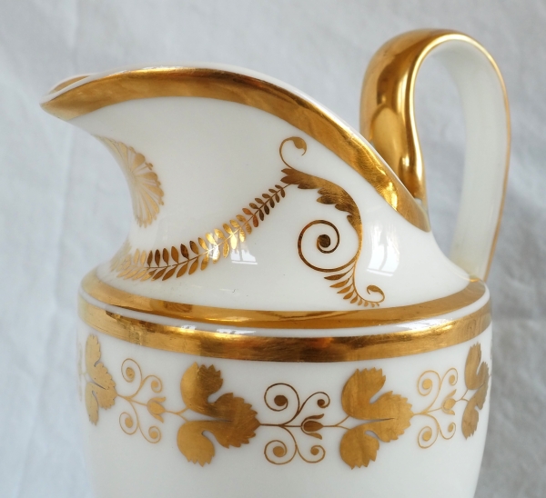 Nast : Empire Paris porcelain coffee set for 12 guests enhanced with fine gold - early 19th century