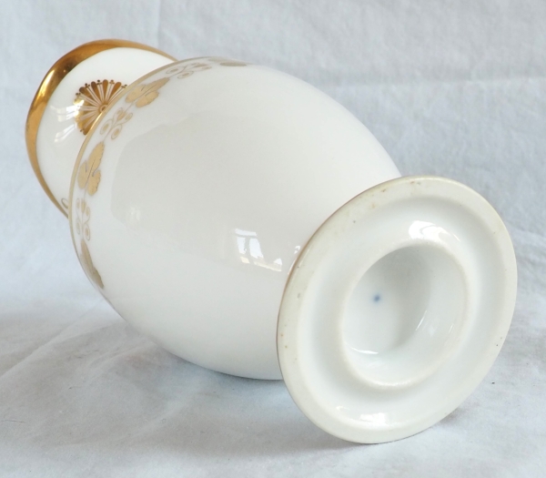 Nast : Empire Paris porcelain coffee set for 12 guests enhanced with fine gold - early 19th century