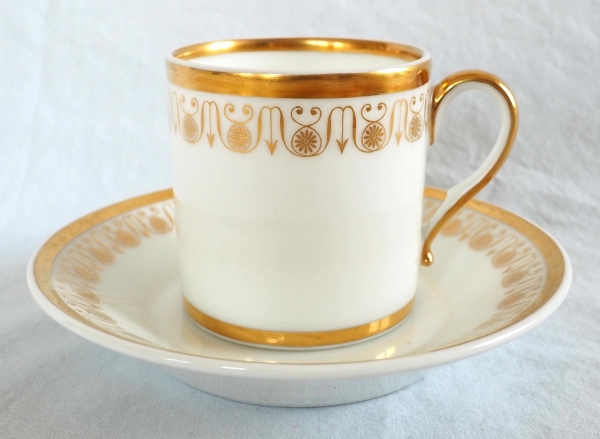 Nast : Empire Paris porcelain coffee set for 12 guests enhanced with fine gold - early 19th century