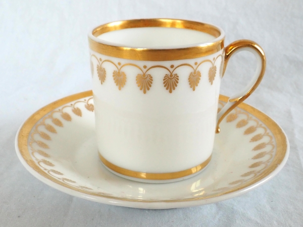 Nast : Empire Paris porcelain coffee set for 12 guests enhanced with fine gold - early 19th century