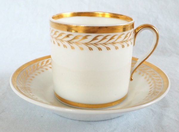 Nast : Empire Paris porcelain coffee set for 12 guests enhanced with fine gold - early 19th century
