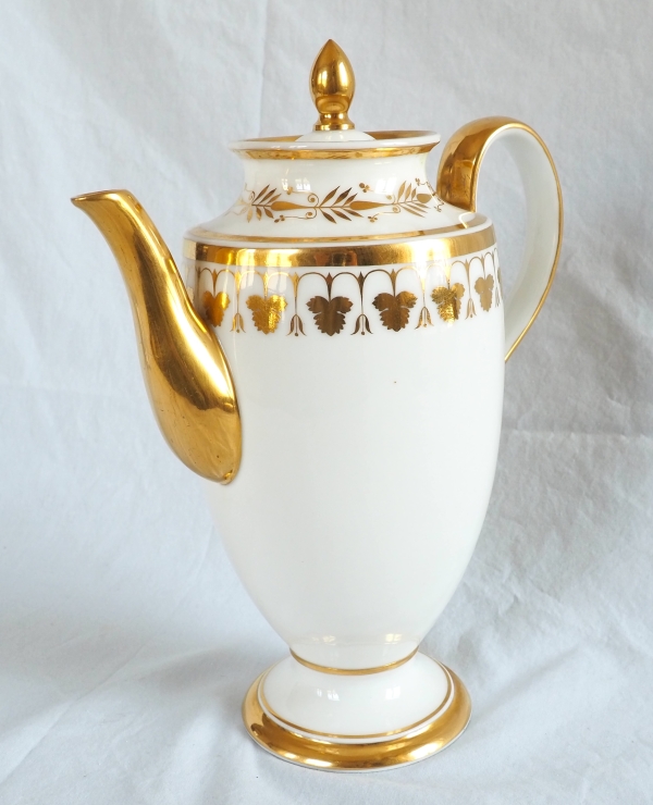 Nast : Empire Paris porcelain coffee set for 12 guests enhanced with fine gold - early 19th century