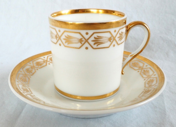 Nast : Empire Paris porcelain coffee set for 12 guests enhanced with fine gold - early 19th century