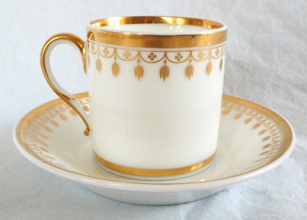 Nast : Empire Paris porcelain coffee set for 12 guests enhanced with fine gold - early 19th century