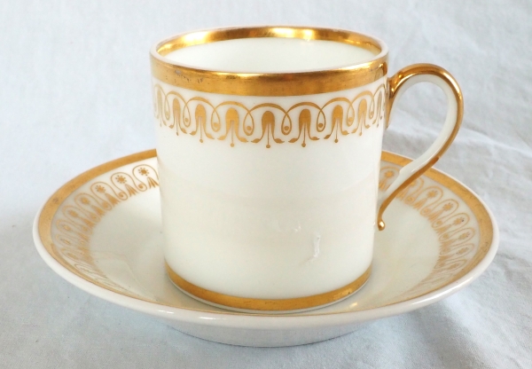 Nast : Empire Paris porcelain coffee set for 12 guests enhanced with fine gold - early 19th century