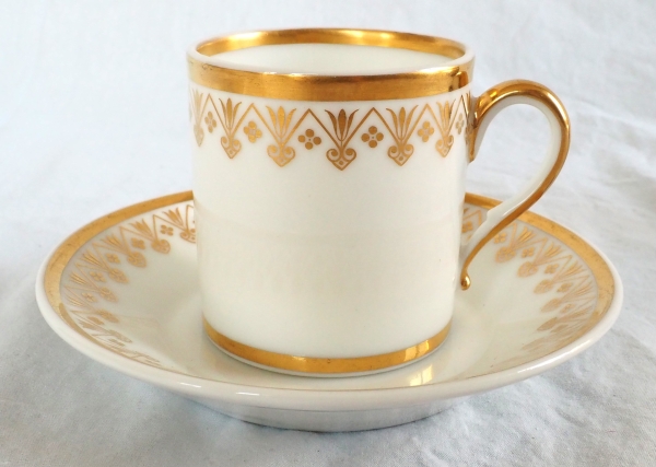 Nast : Empire Paris porcelain coffee set for 12 guests enhanced with fine gold - early 19th century