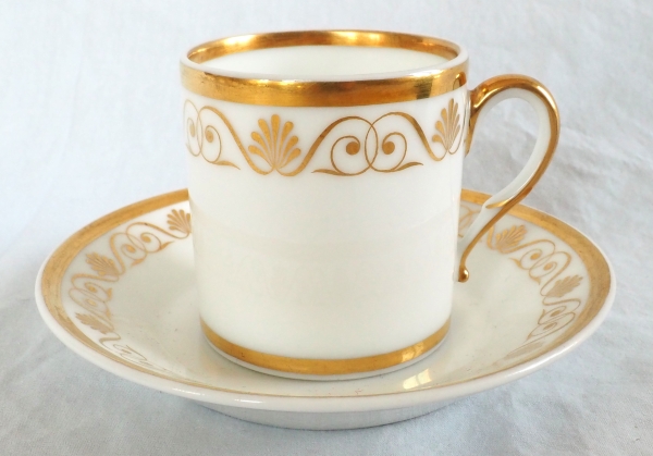 Nast : Empire Paris porcelain coffee set for 12 guests enhanced with fine gold - early 19th century