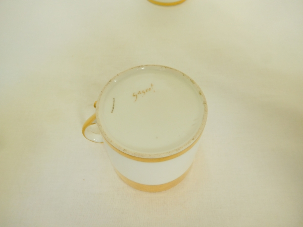 Service à café en porcelaine de Paris rehaussée à l'or fin, époque Restauration - début XIXe siècle