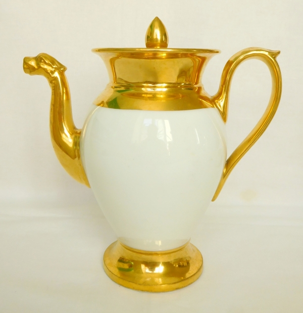 Paris porcelain coffee set - coffee pot and 6 cups enhanced with fine gold - early 19th century