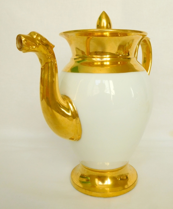 Paris porcelain coffee set - coffee pot and 6 cups enhanced with fine gold - early 19th century