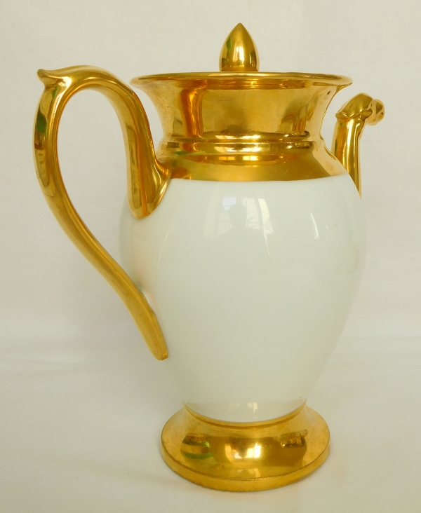 Paris porcelain coffee set - coffee pot and 6 cups enhanced with fine gold - early 19th century