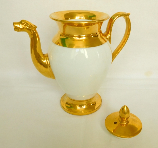 Paris porcelain coffee set - coffee pot and 6 cups enhanced with fine gold - early 19th century