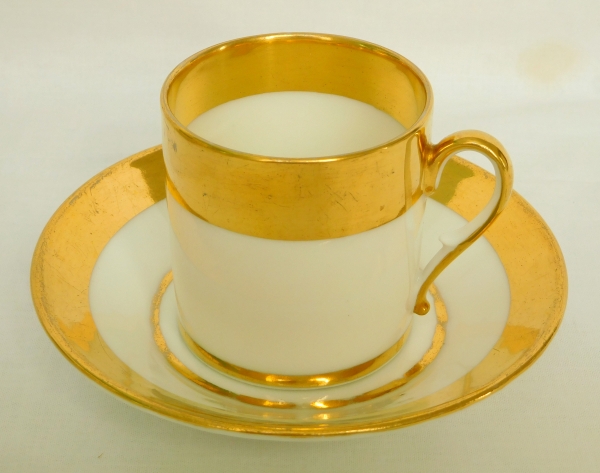 Paris porcelain coffee set - coffee pot and 6 cups enhanced with fine gold - early 19th century