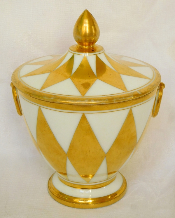 Manufacture Felly à Paris : service à thé et café en porcelaine, époque Directoire fin XVIIIe siècle
