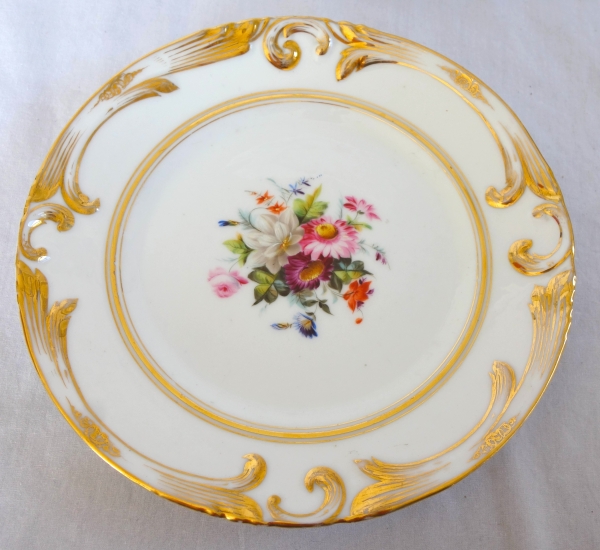 Service à dessert : 12 assiettes et 4 plats en porcelaine de Paris à décor fleuri - vers 1840