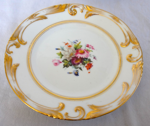 Service à dessert : 12 assiettes et 4 plats en porcelaine de Paris à décor fleuri - vers 1840