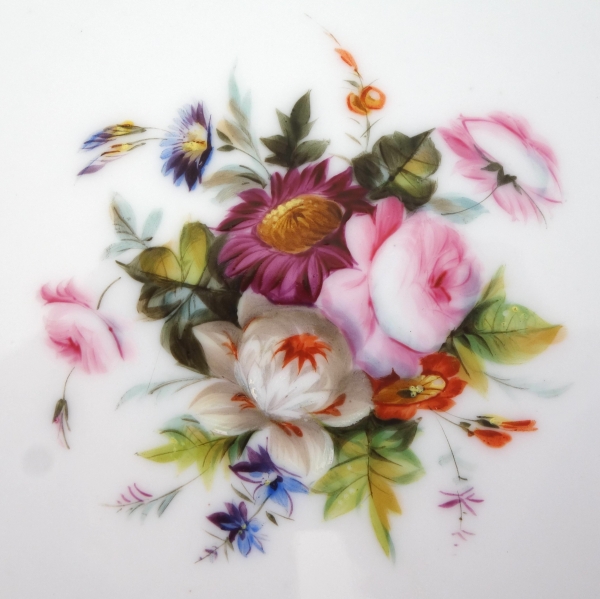 Service à dessert : 12 assiettes et 4 plats en porcelaine de Paris à décor fleuri - vers 1840